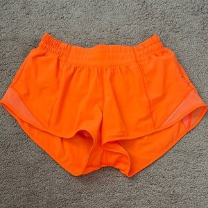 orange lululemon hotty hot shorts size 4, 2.5”